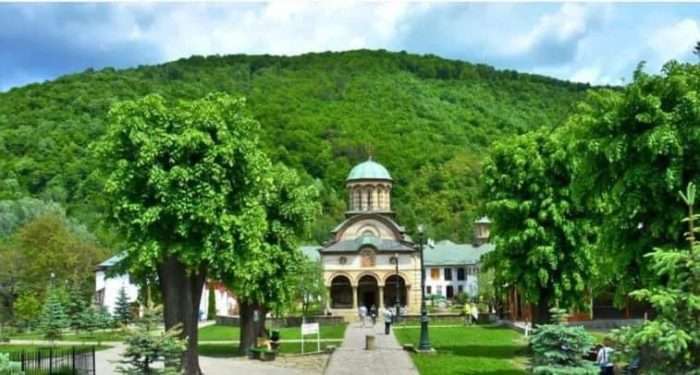 Pelerinaj in Ramnicu Valcea, Tg Jiu- Petrosani, Hateg-Prislop, Valea Oltului - imagine 2