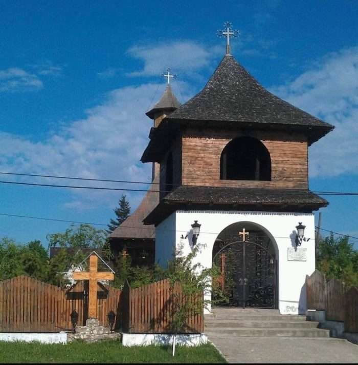 HRAM LA PAROHIA DIN COMANA/SF CRUCE   PELERINAJ la COMANA