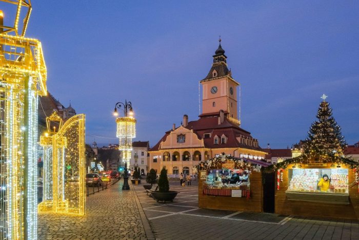 Excursie o zi in Satul lui Mos Craciun si Targul de Craciun din Brasov - imagine 5