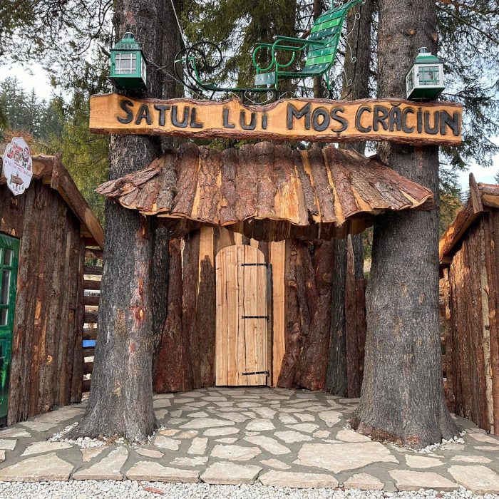 Excursie o zi in Satul lui Mos Craciun si Targul de Craciun din Brasov - imagine 6