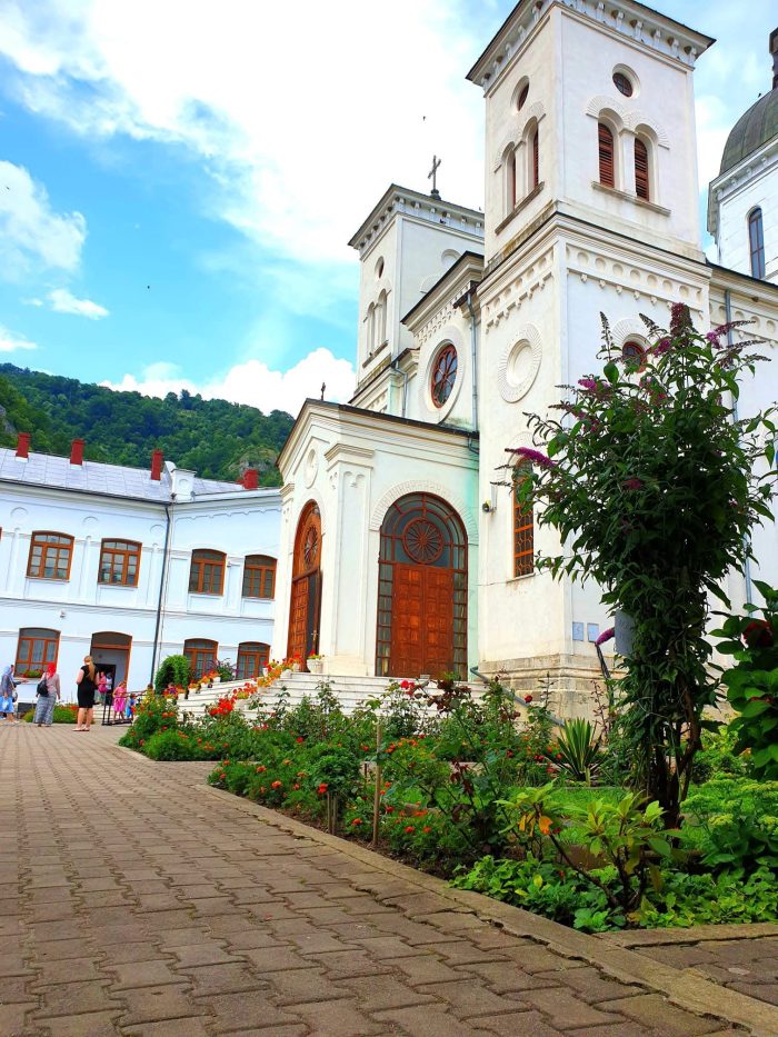 Pelerinaj in Ramnicu Valcea, Tg Jiu- Petrosani, Hateg-Prislop, Valea Oltului - imagine 6