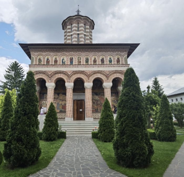 Pelerinaj - Hram Sfanta Traime la Manastirea Samurcasesti