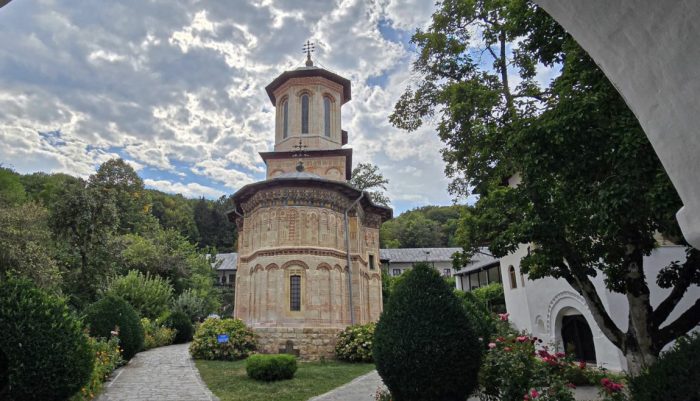 Pelerinaj 1 Zi – In Valcea - Manastirea Surpatele la Parintele Ioanichie - imagine 4