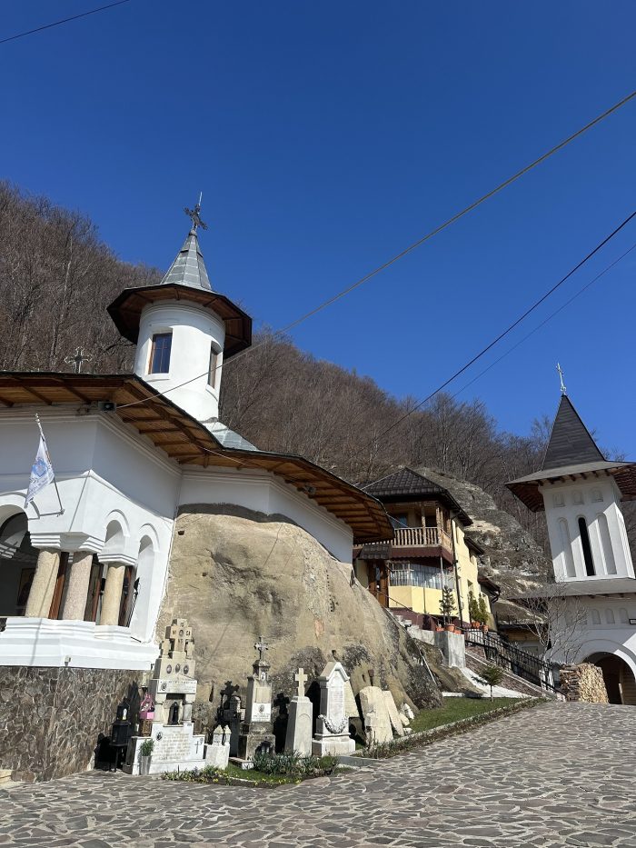 Pelerinaj 1 Zi – Manastirile din Judetul Arges - imagine 3