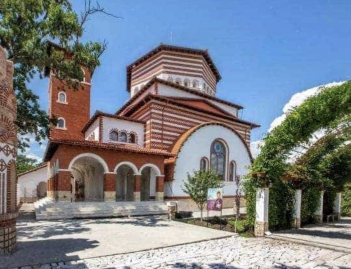 Hram – Sfantul Mare Mucenic Dimitrie Izvoratorul de Mir - imagine 4