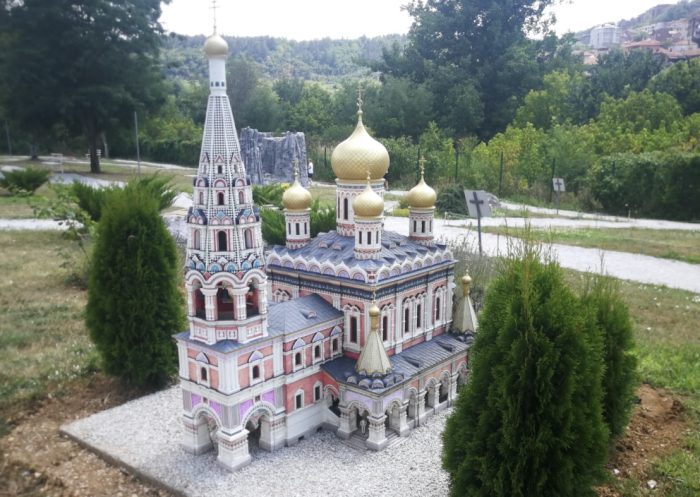 Excursie in Bulgaria -  Ruse 𝒍𝒂 𝑽𝒆𝒍𝒊𝒌𝒐 𝑻𝒂𝒓𝒏𝒐𝒗𝒐, cunoscut drept „Orașul Țarilor”, Cetatea Tsaravets si Mini Park Bulgaria - imagine 4