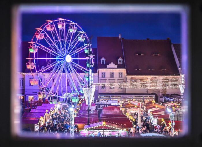 Excursie o zi la Targul de Craciun din Brasov - imagine 3