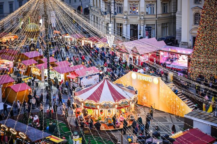 Excursie o zi la Targul de Craciun din Brasov - imagine 2