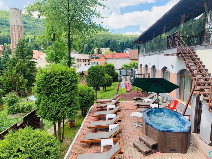 Revelion 2026 - Baile Olanesti cu SPA, mese imbelsugate si muzica live - imagine 3