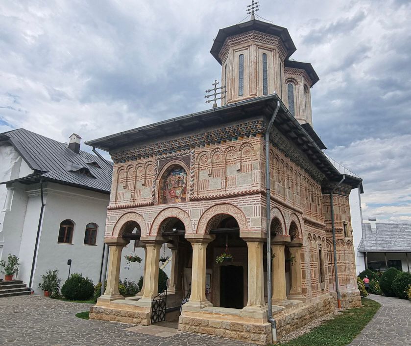 Pelerinaj o Zi - Manastirea Surpatele la Parintele Ioanichie 4 Pelerinaj o Zi - Manastirea Surpatele la Parintele Ioanichie - imagine 3