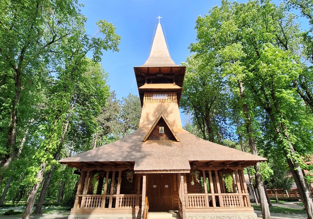 Pelerinaj in Braila la Manastiri cu Har si relaxare pe Faleza 3 Pelerinaj in Braila la Manastiri cu Har si relaxare pe Faleza - imagine 2