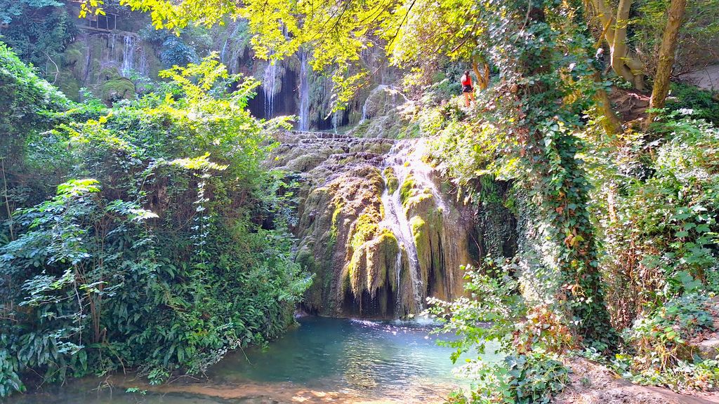 Excursie in Bulgaria - Descopera Cascadele Krushuna, Pestera Devetashka si Orasul Lovech 3 Excursie in Bulgaria - Descopera Cascadele Krushuna, Pestera Devetashka si Orasul Lovech - imagine 2