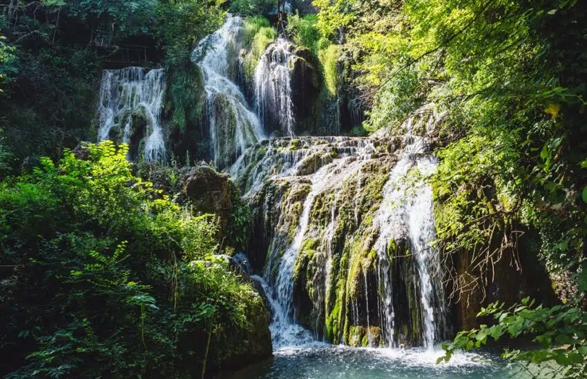 Excursie in Bulgaria - Descopera Cascadele Krushuna, Pestera Devetashka si Orasul Lovech 4 Excursie in Bulgaria - Descopera Cascadele Krushuna, Pestera Devetashka si Orasul Lovech - imagine 3