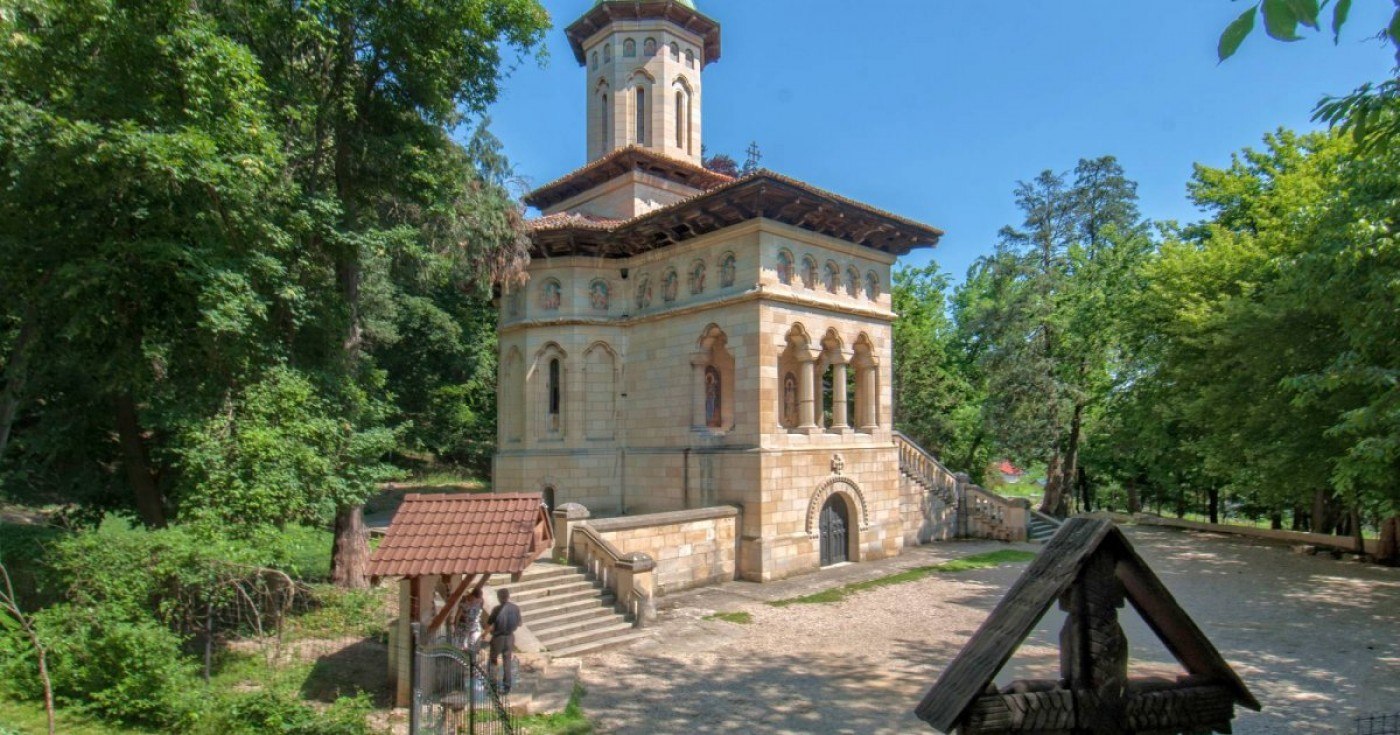 Excursie o zi - rugaciuni la Manastirile din Pitesti si relaxare in natura 3 Excursie o zi - rugaciuni la Manastirile din Pitesti si relaxare in natura - imagine 2