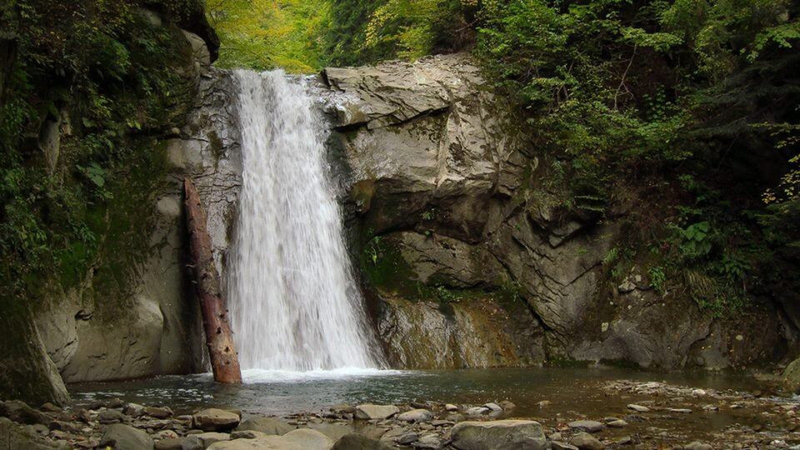 Excursie la Muzeul Chichilimbarului si Cascada Casoca 5 Excursie la Muzeul Chichilimbarului si Cascada Casoca - imagine 4