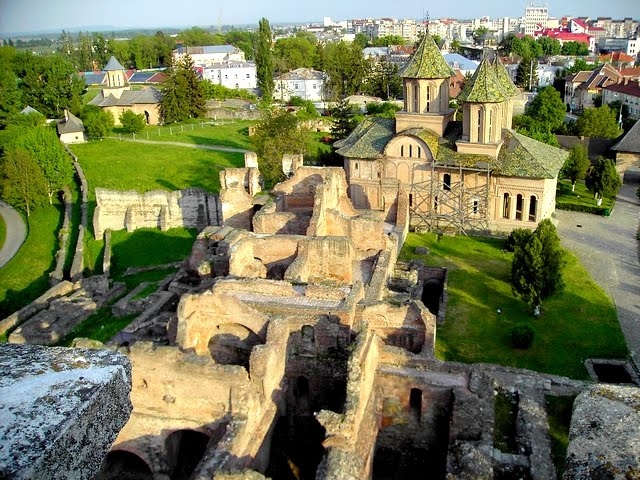 poza curtea domneasca din targoviste 2